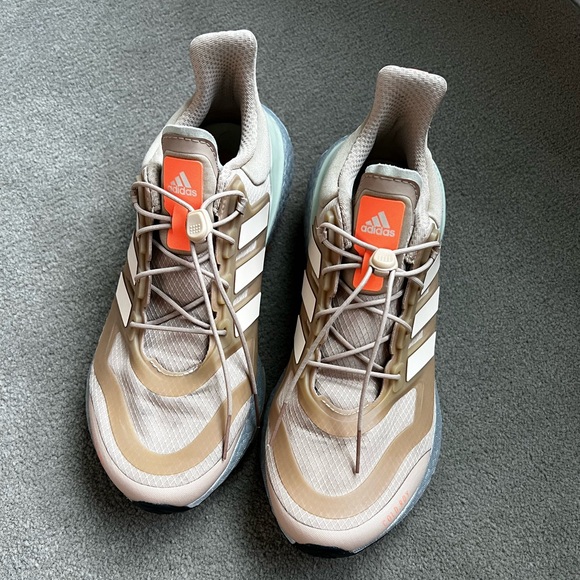 Gold Adidas Ultraboost 22 COLD.RDY 2.0 Running Shoes - Size 8 - Picture 5 of 12